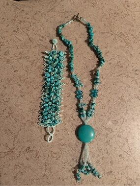 Source Unknown Turquoise Beaded Necklace and Bracelet Set